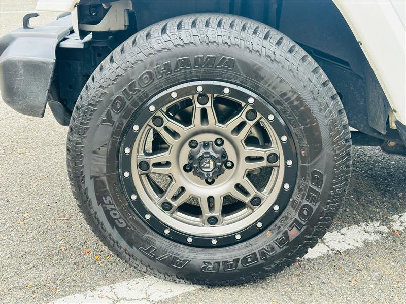 Used 2015 Jeep Wrangler Unlimited Sahara image 33