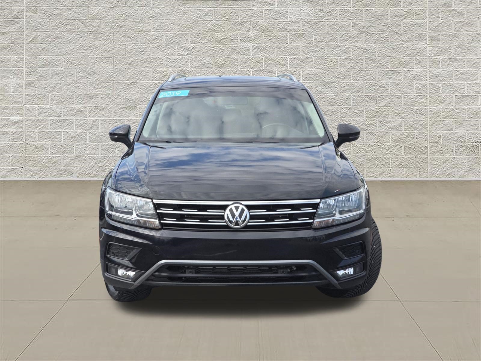 Used 2019 Volkswagen Tiguan SEL AWD/4WD image 2
