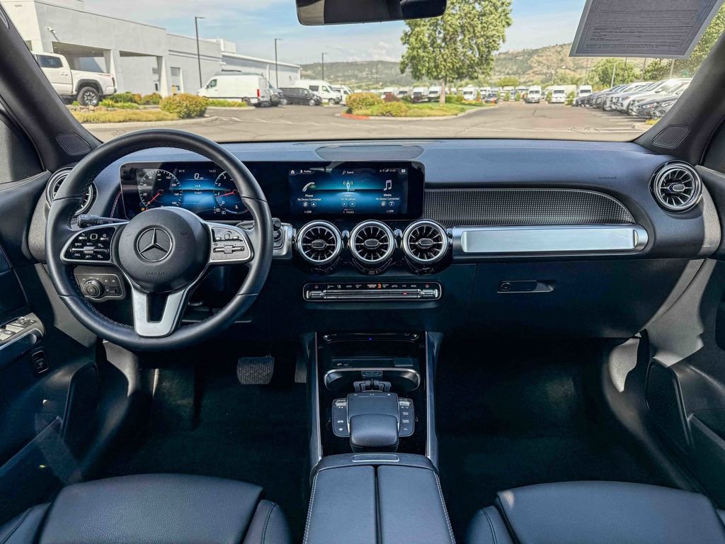 Used 2022 Mercedes-Benz GLB 250 4MATIC w/ Premium Package Lite image 12