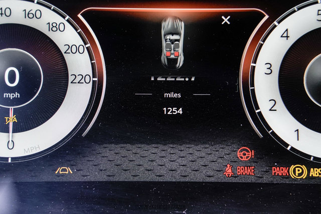 Used 2024 Aston Martin DB12 Coupe RWD image 24