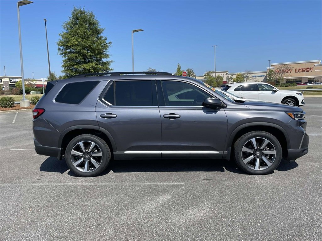 Used 2023 Honda Pilot Elite image 2