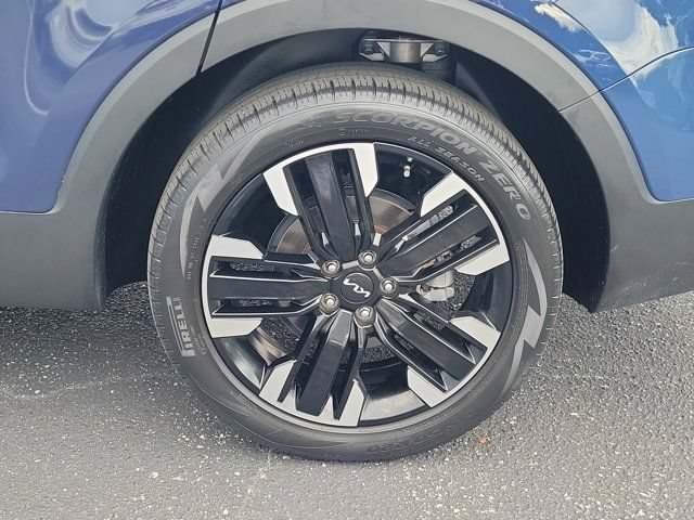 Used 2024 Kia Telluride SX w/ Towing Package FWD image 30