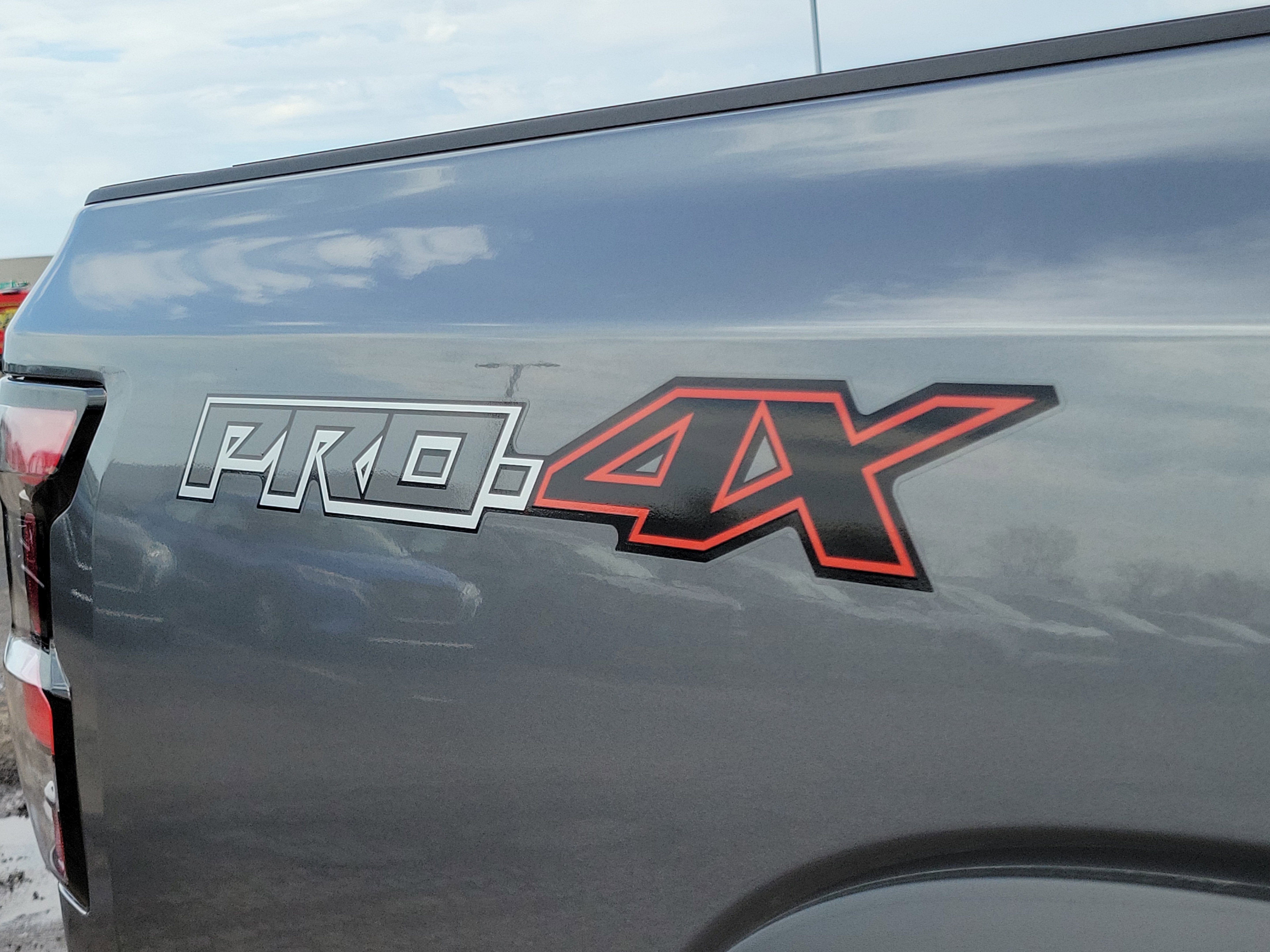 Used 2025 Nissan Frontier PRO-4X w/ Pro Convenience Package AWD/4WD image 6