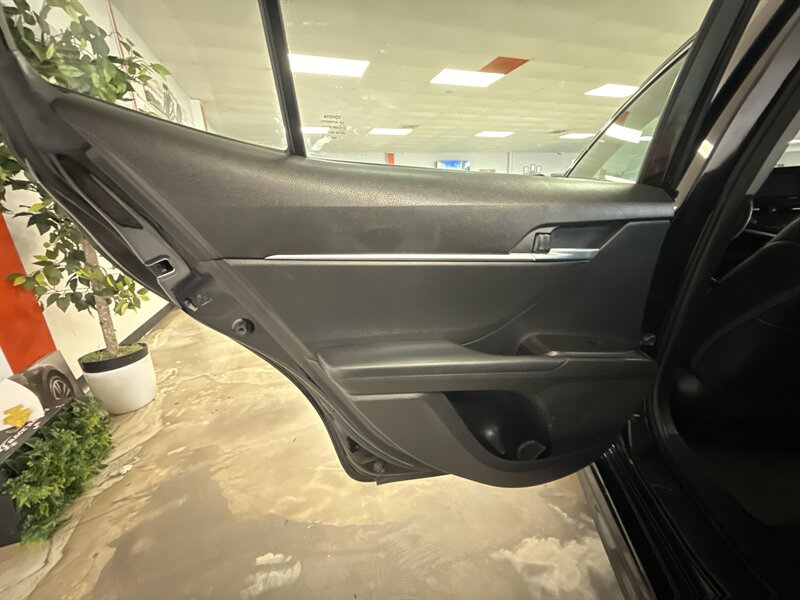 Used 2022 Toyota Camry SE FWD image 23