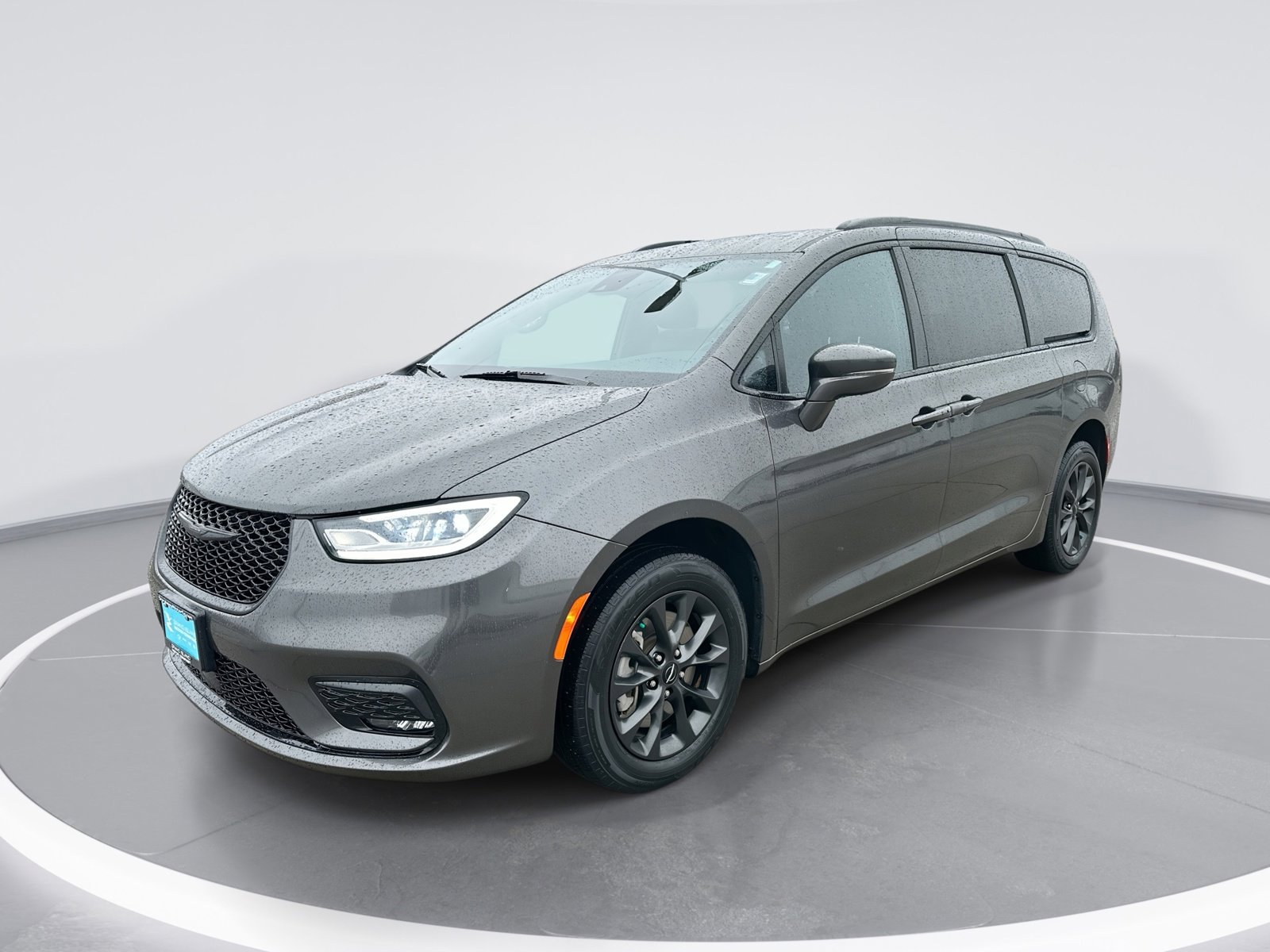Used 2021 Chrysler Pacifica Touring-L w/ Uconnect Theater Family Group AWD/4WD image 1