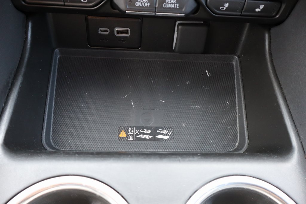 Used 2024 Chevrolet Suburban RST w/ Luxury Package image 15