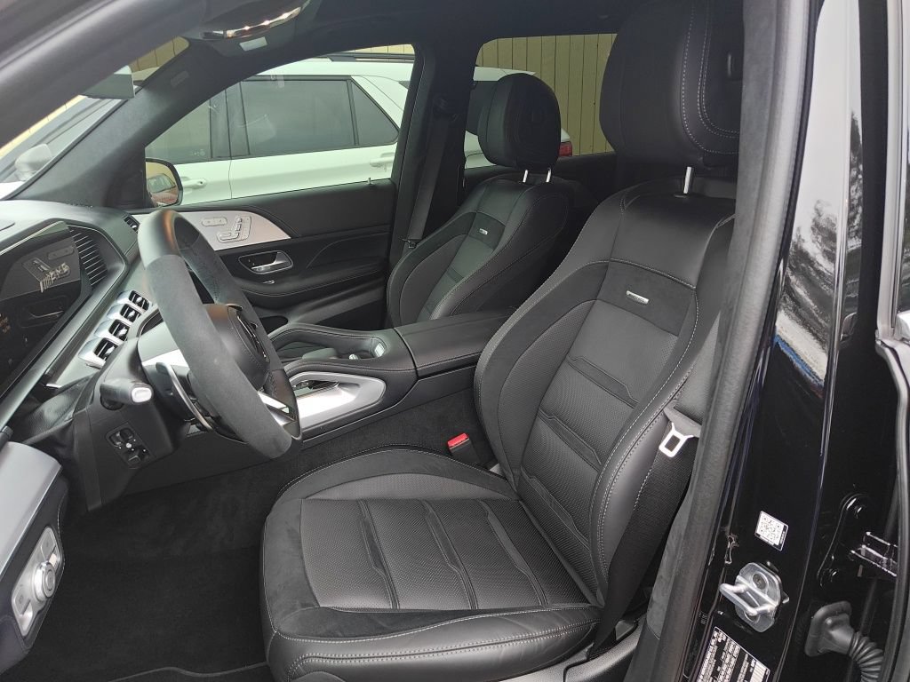 Used 2025 Mercedes-Benz GLS 63 AMG 4MATIC image 5