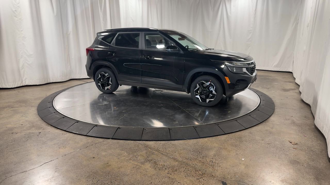 Certified 2025 Kia Seltos S image 3