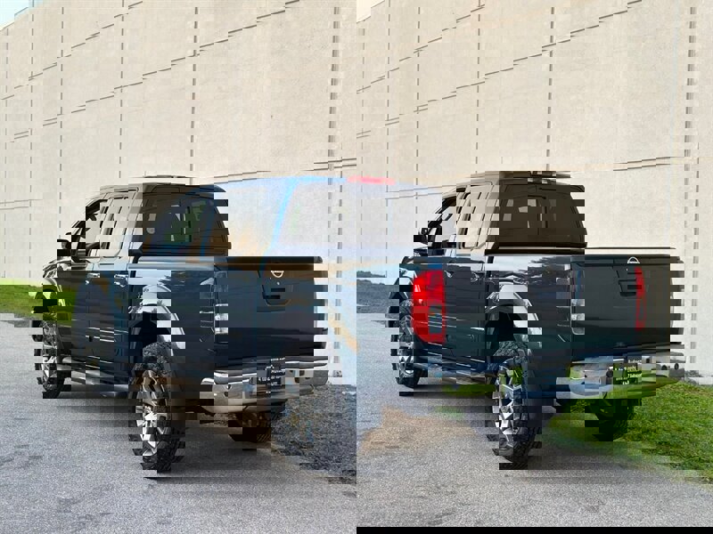 Used 2015 Nissan Frontier SL w/ Moonroof Package image 8