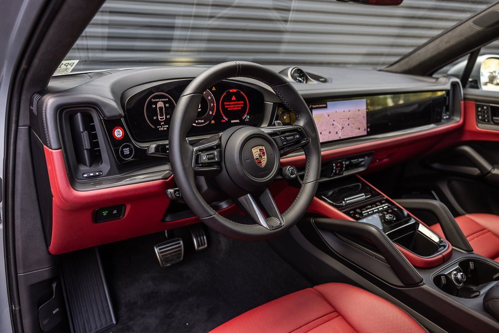 Certified 2025 Porsche Cayenne GTS image 4
