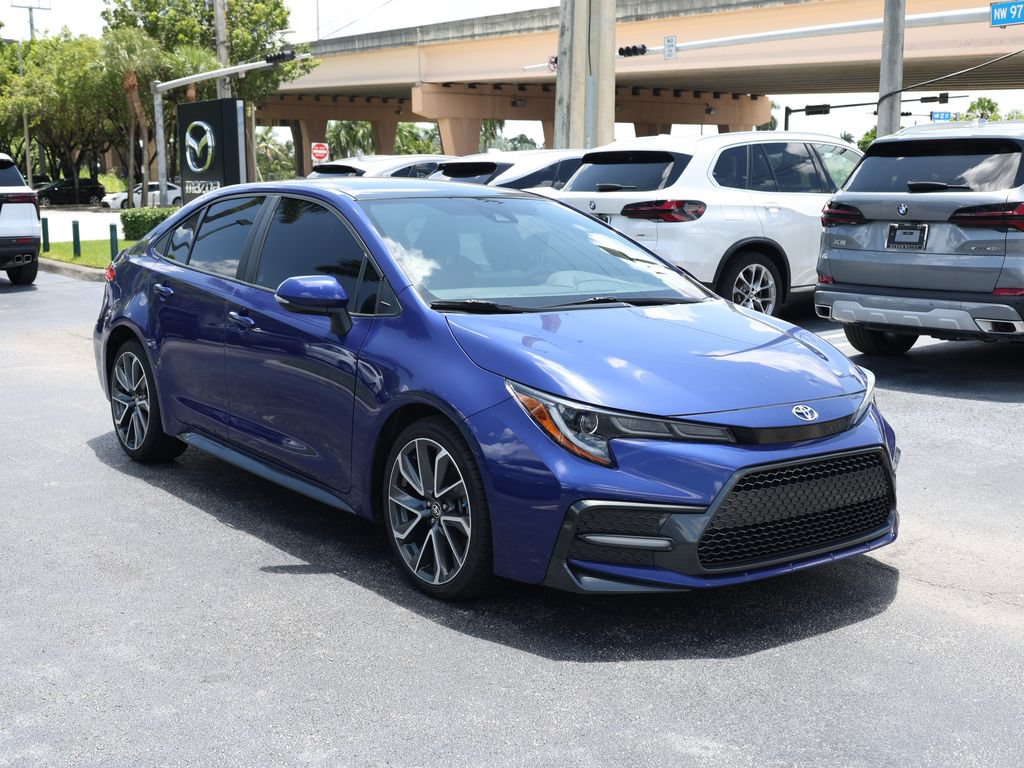 Used 2022 Toyota Corolla SE FWD image 2