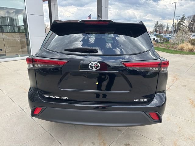 Used 2023 Toyota Highlander LE image 6