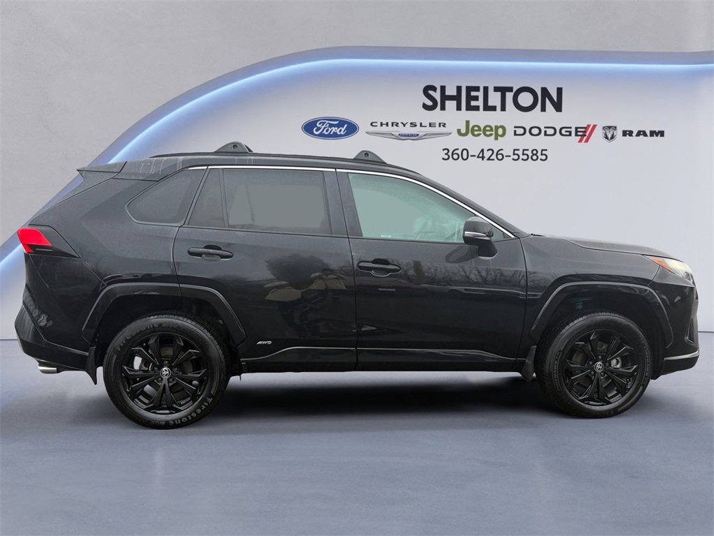 Used 2022 Toyota RAV4 SE image 6