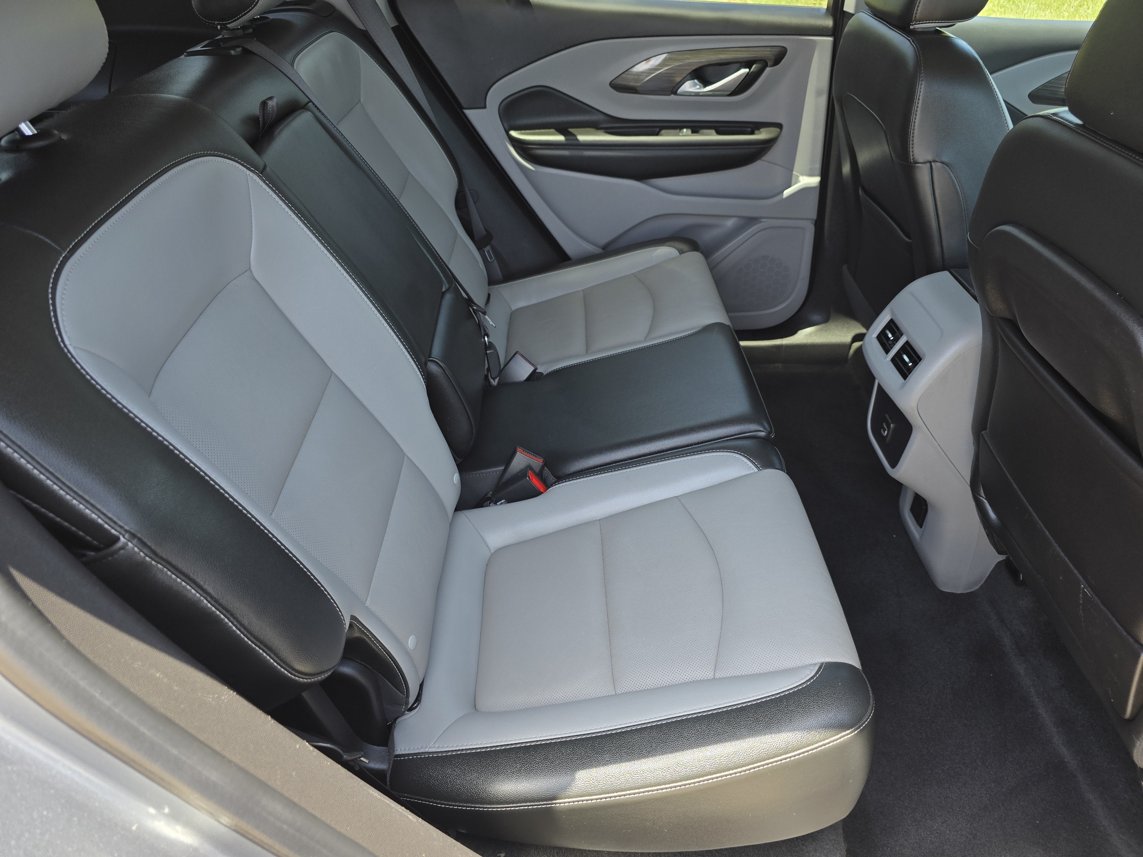 Used 2024 GMC Terrain SLT AWD/4WD image 34