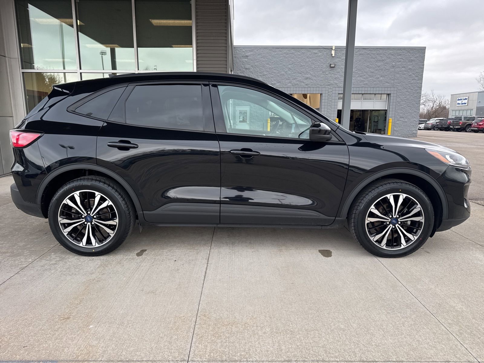 Certified 2022 Ford Escape SEL w/ SEL Stealth AWD Package image 9