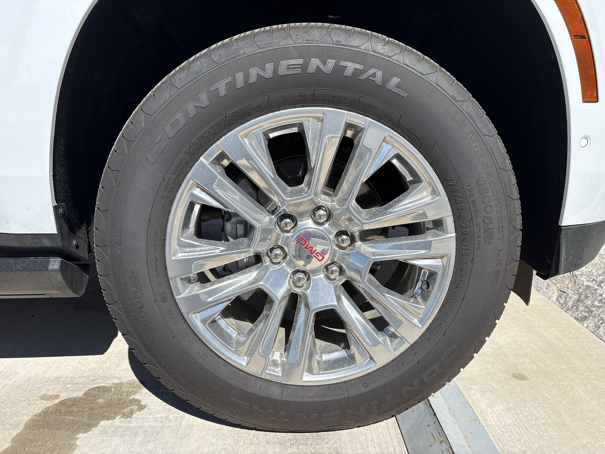 Used 2026 GMC Yukon XL Denali w/ Sun & Power Step Package AWD/4WD image 3