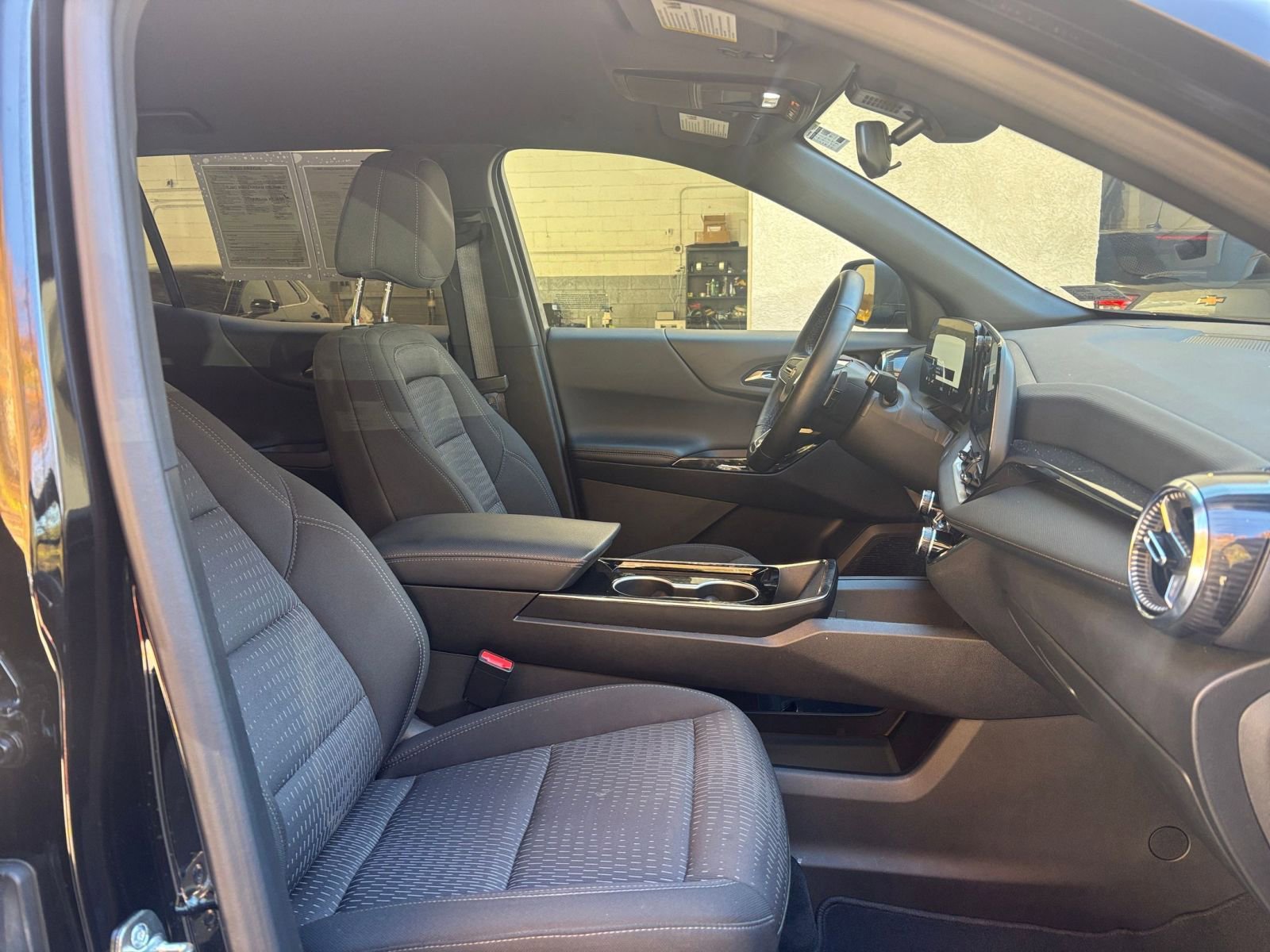 Used 2025 Chevrolet Equinox LT image 25