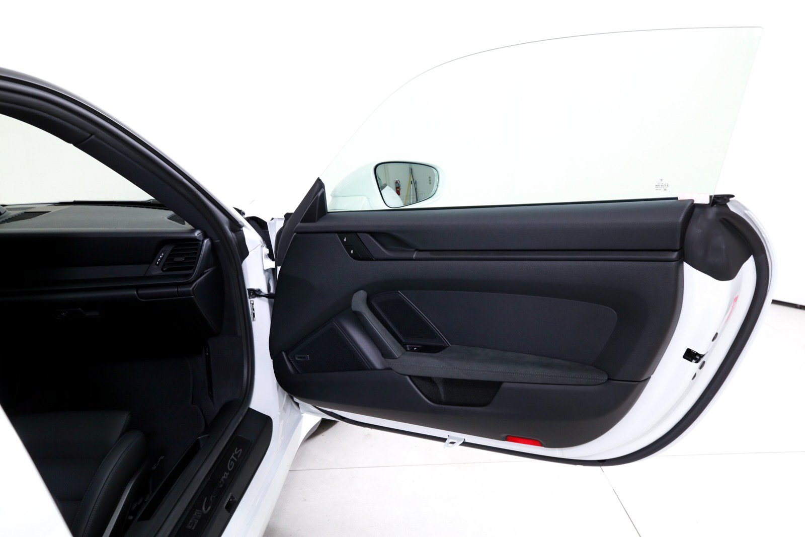 Used 2024 Porsche 911 Carrera GTS RWD image 19