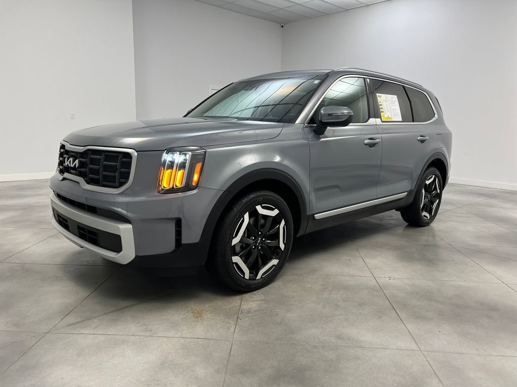 Used 2025 Kia Telluride S image 3