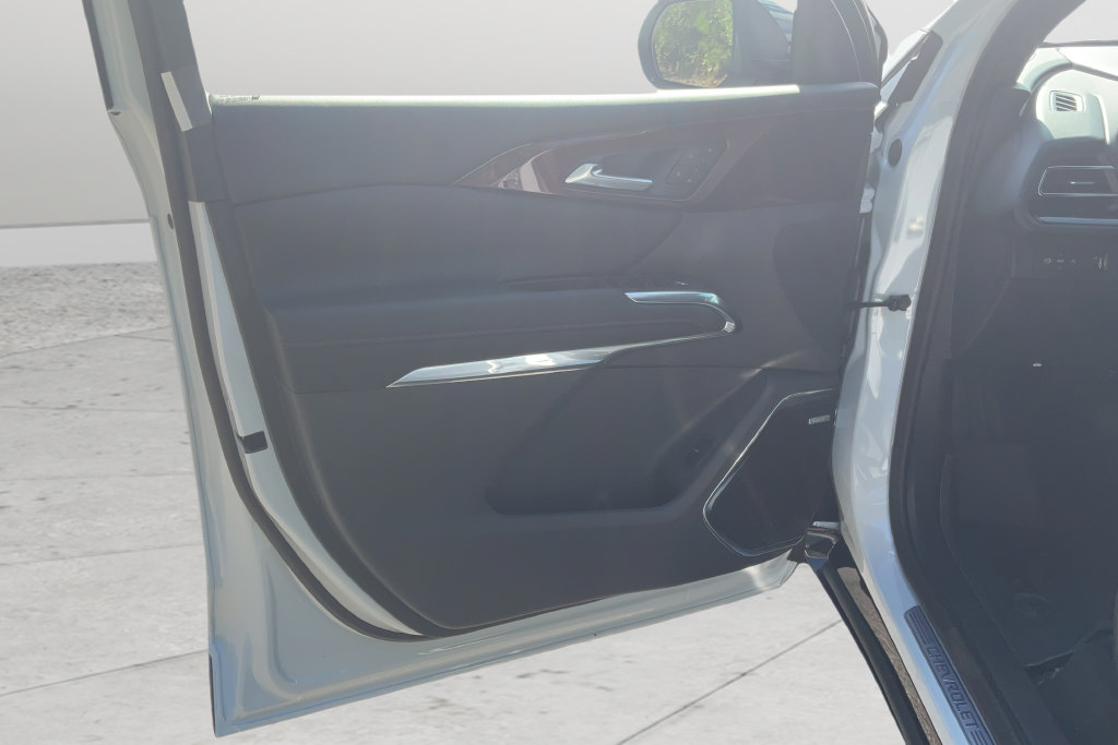 New 2027 Chevrolet Traverse RS w/ LPO, Floor Liner Package FWD image 21