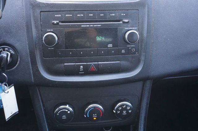 Used 2014 Dodge Avenger SE image 4