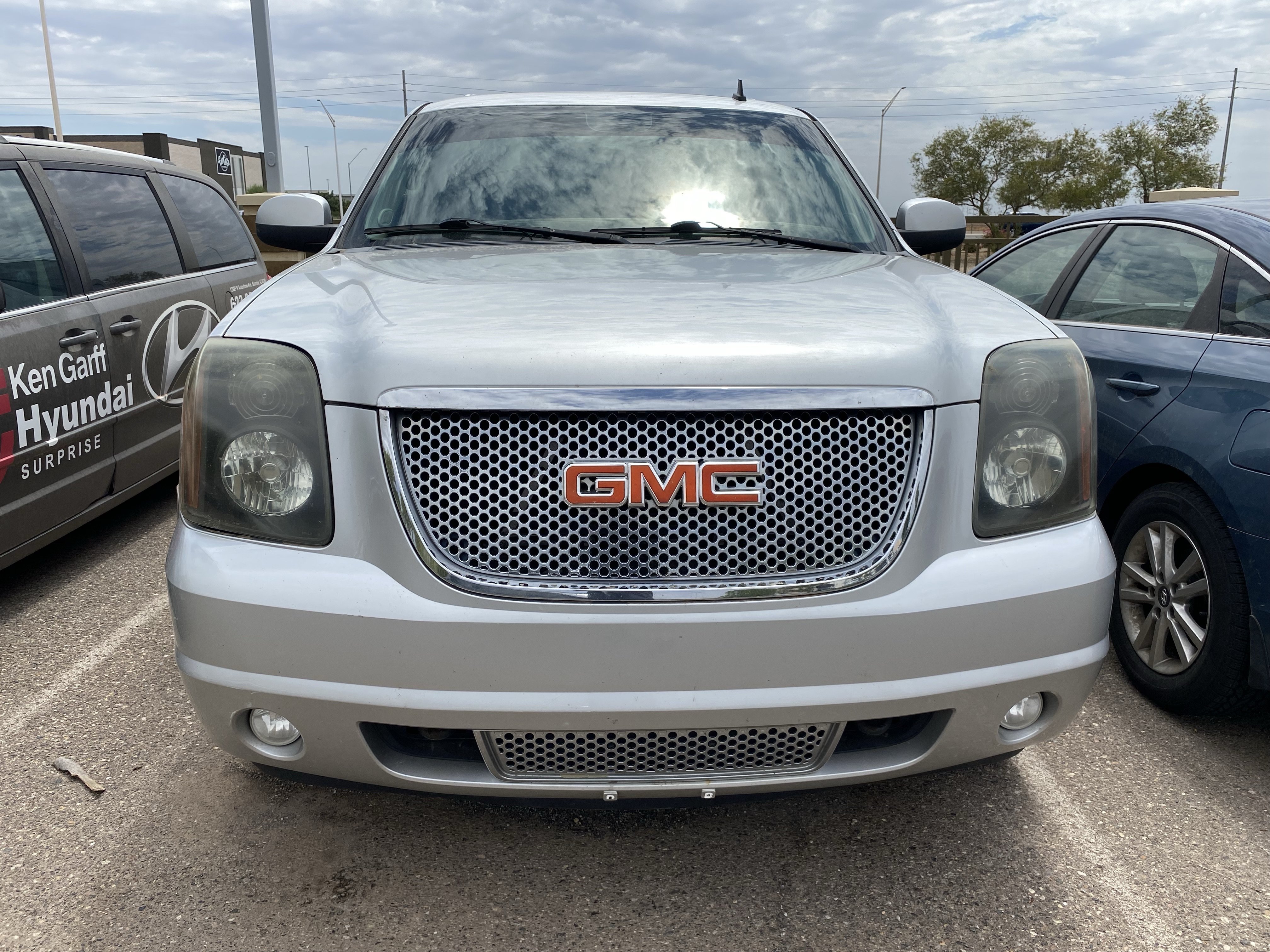 Used 2011 GMC Yukon Denali AWD/4WD image 6