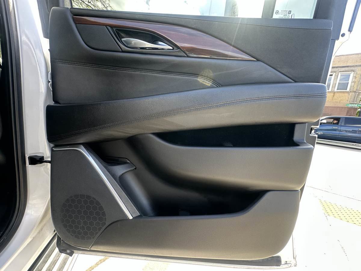 Used 2020 Cadillac Escalade ESV Luxury AWD/4WD image 32