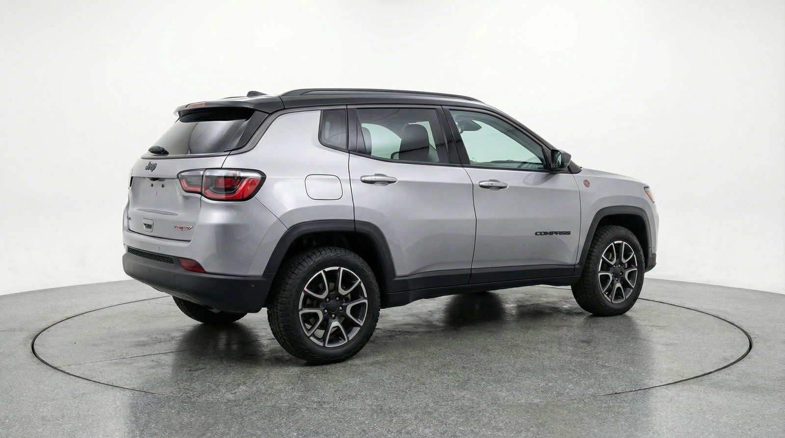 Used 2025 Jeep Compass Trailhawk image 9