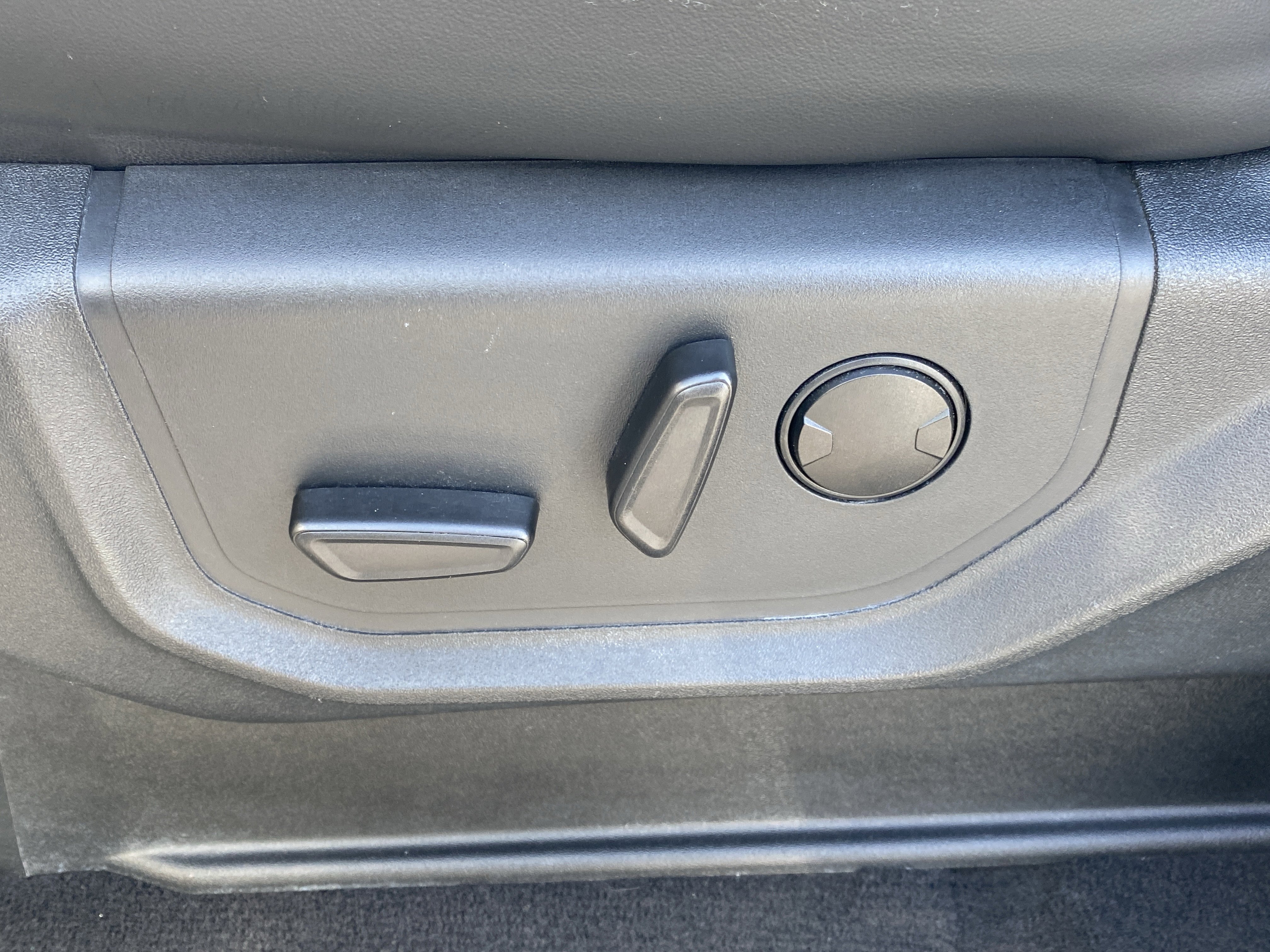 Used 2024 Ford Expedition XLT image 18