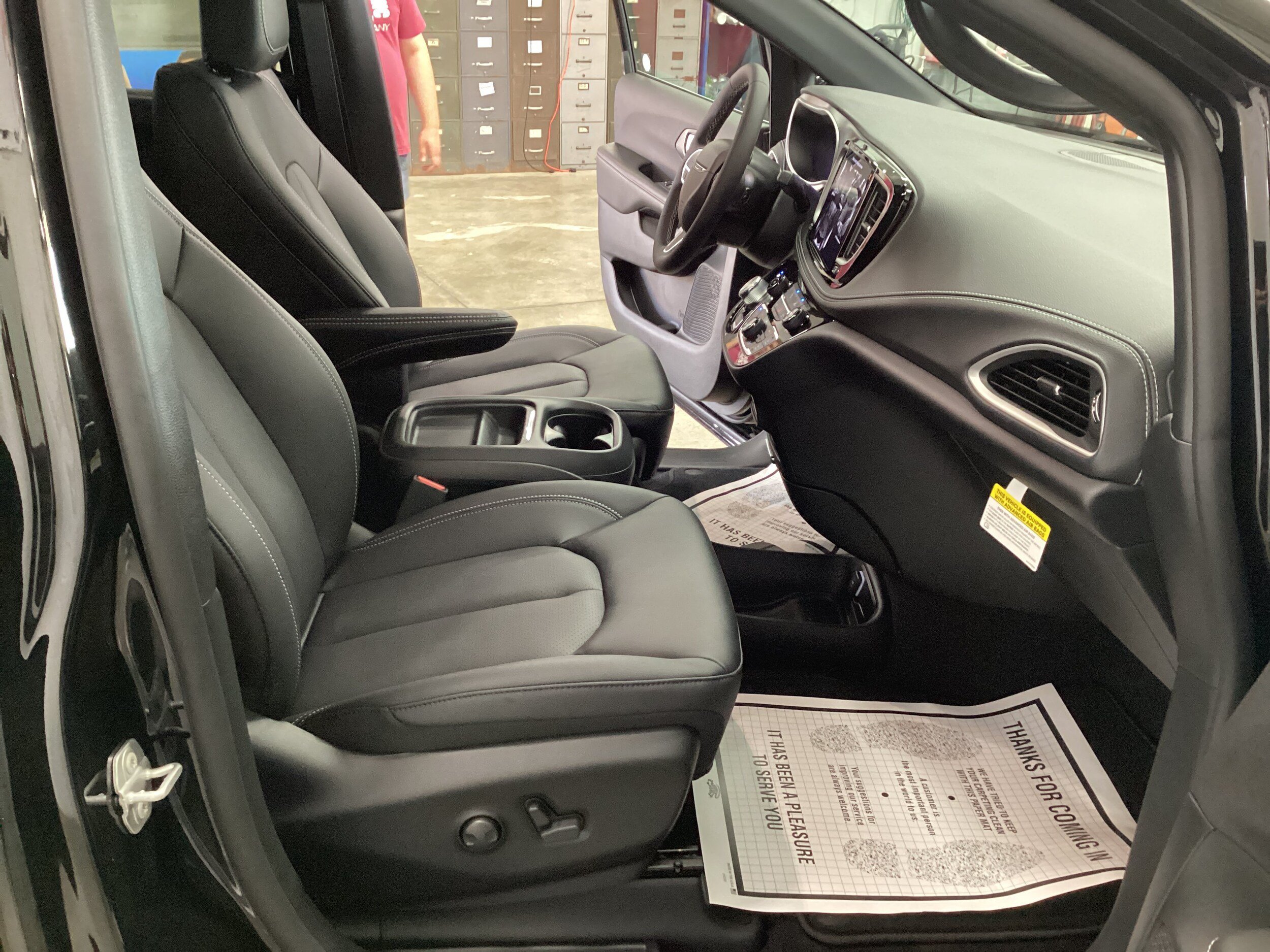 New 2027 Chrysler Pacifica Select w/ Family Tech Group AWD/4WD image 39