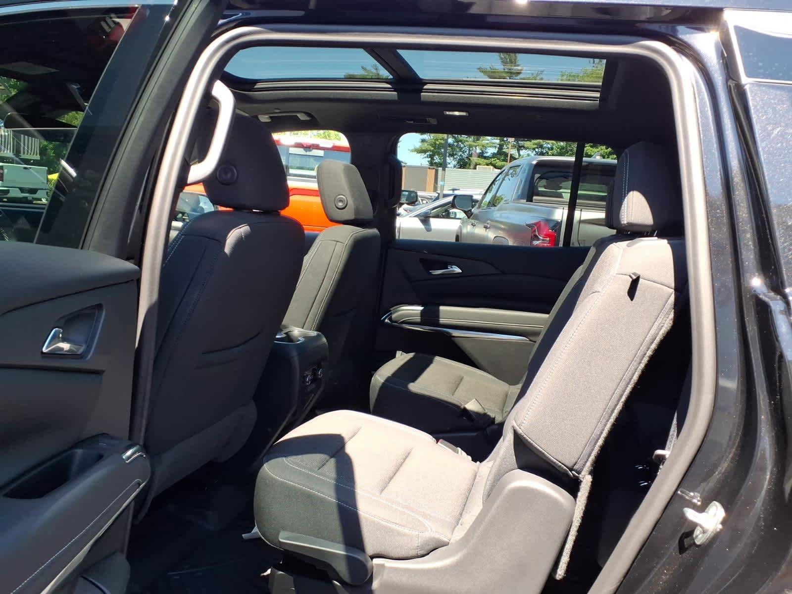 Used 2024 Chevrolet Traverse LT w/ Enhanced Driving Package FWD image 16