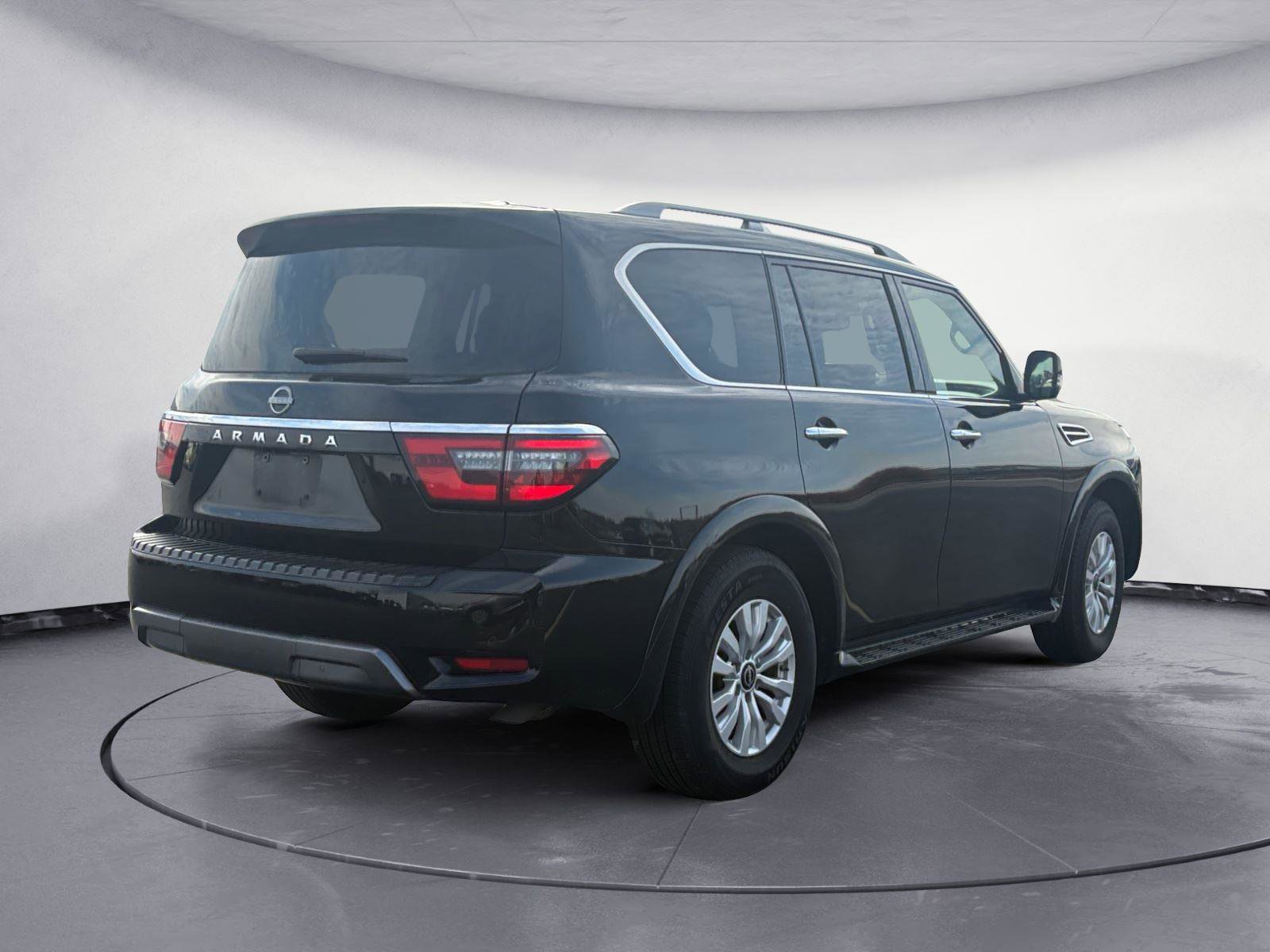 Used 2024 Nissan Armada SV image 5