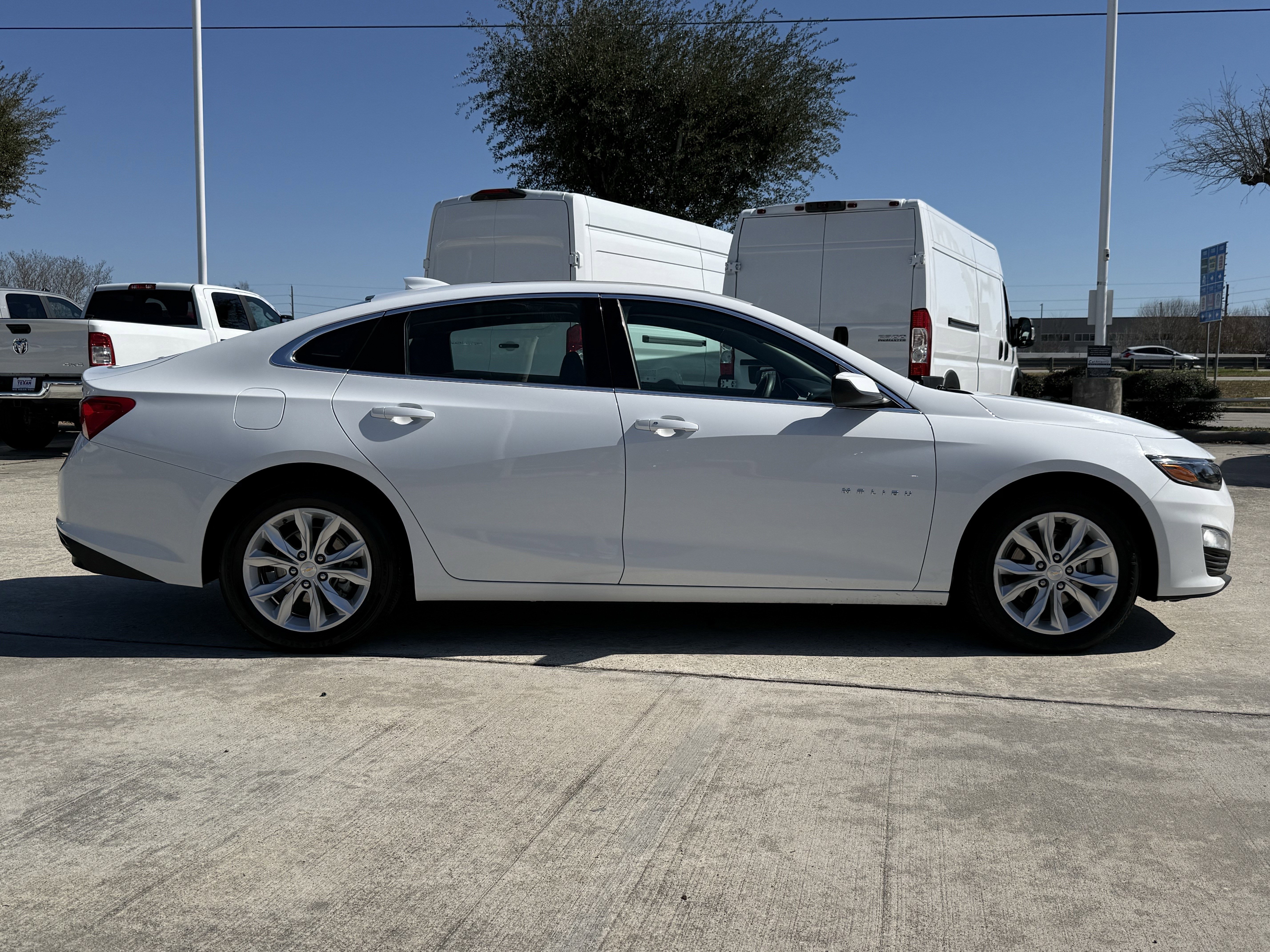 Used 2024 Chevrolet Malibu LT image 3