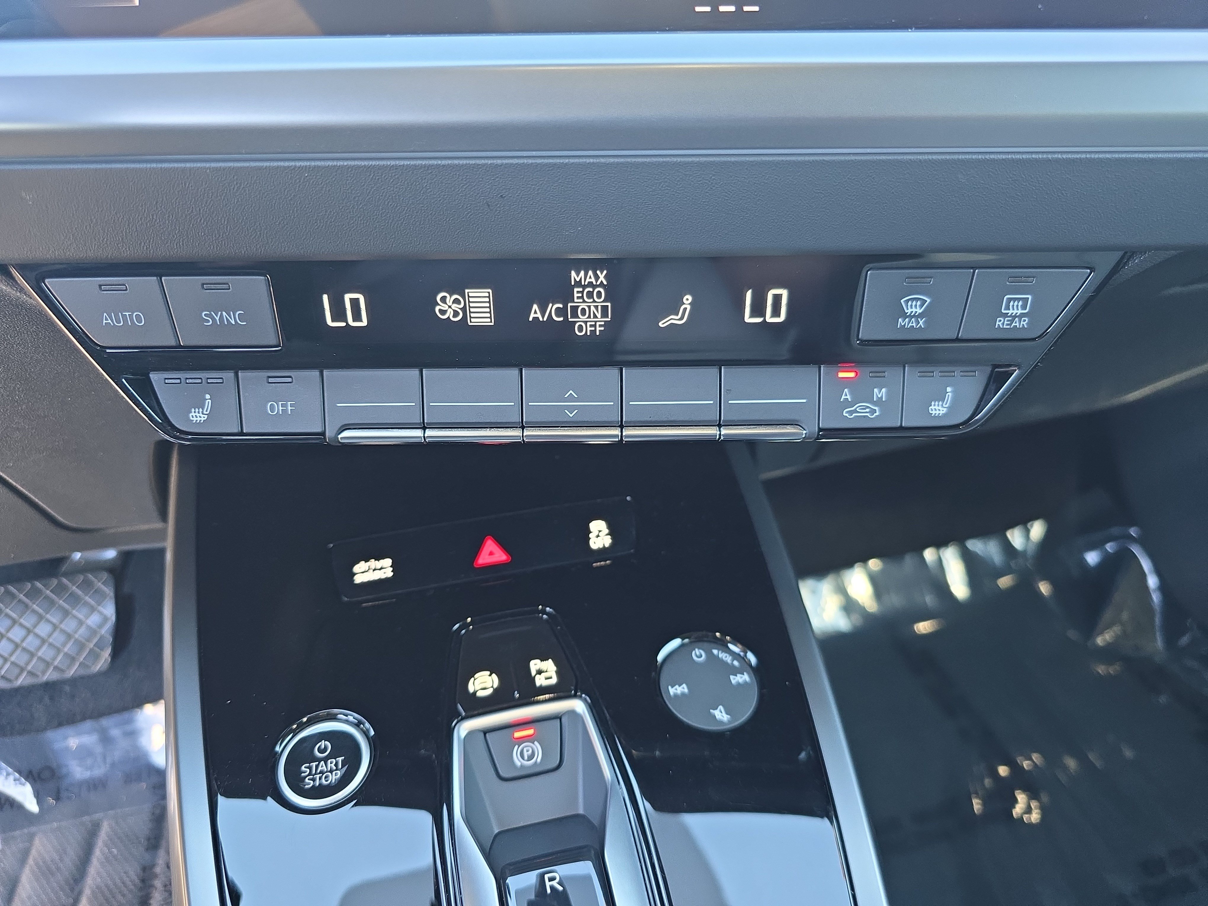 Used 2023 Audi Q4 e-tron Prestige AWD/4WD image 18