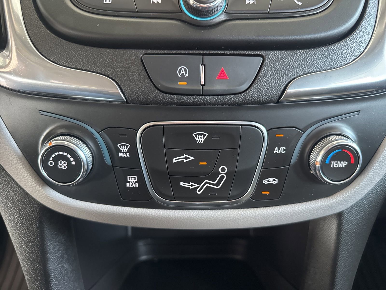 Used 2024 Chevrolet Equinox LS w/ LS Convenience Package image 29