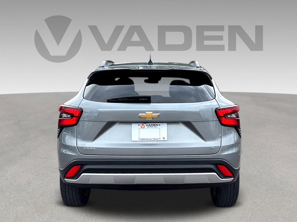 Used 2025 Chevrolet Trax LT FWD image 17