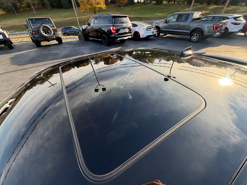 Used 2018 Dodge Charger SXT Plus w/ Blacktop Package image 9