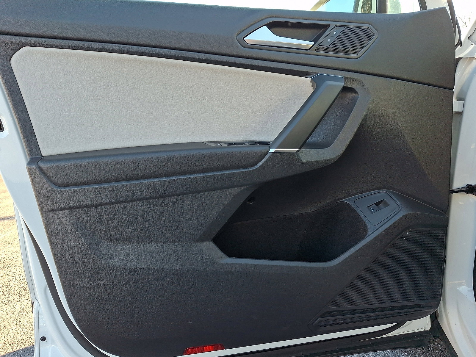 Used 2020 Volkswagen Tiguan SEL image 12