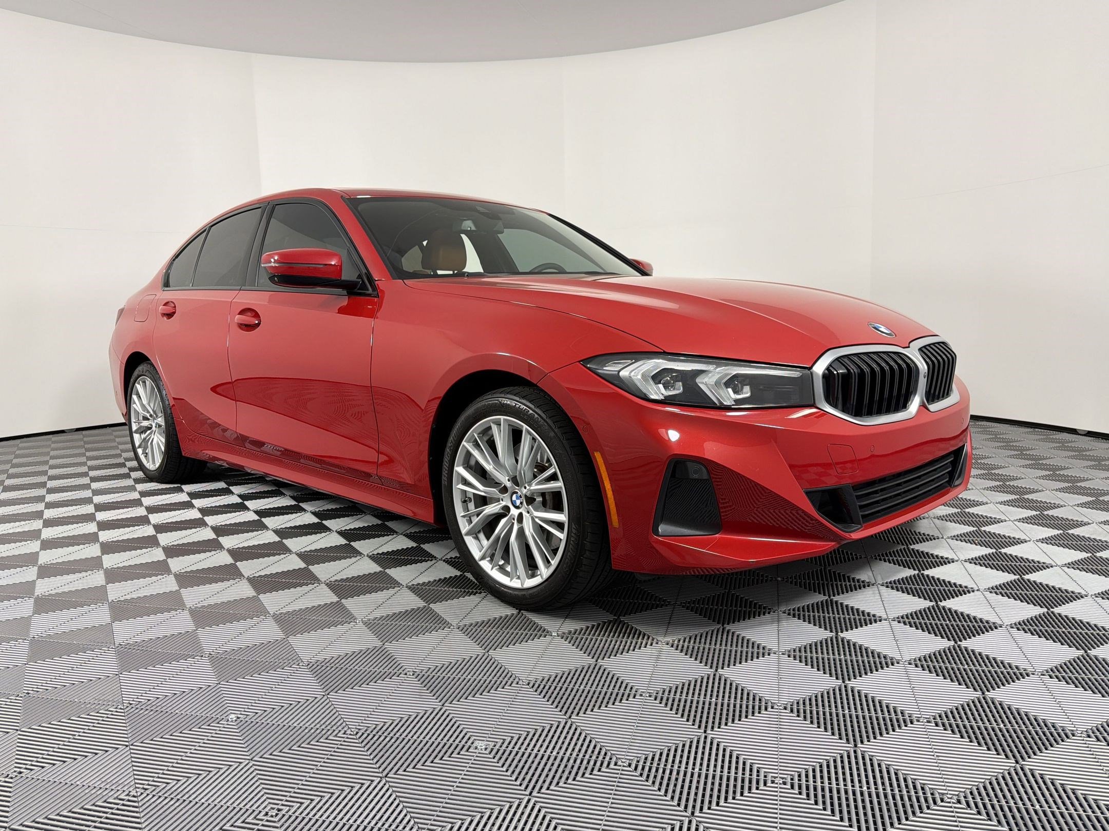 Used 2023 BMW 330i Sedan w/ Premium Package image 7