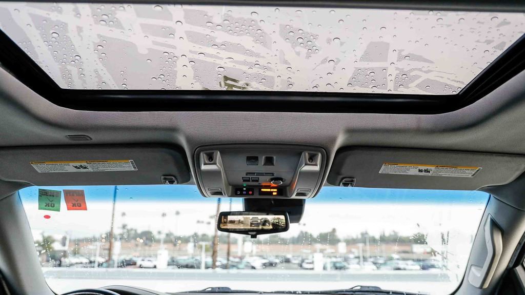 Used 2018 Cadillac Escalade ESV Premium Luxury image 19