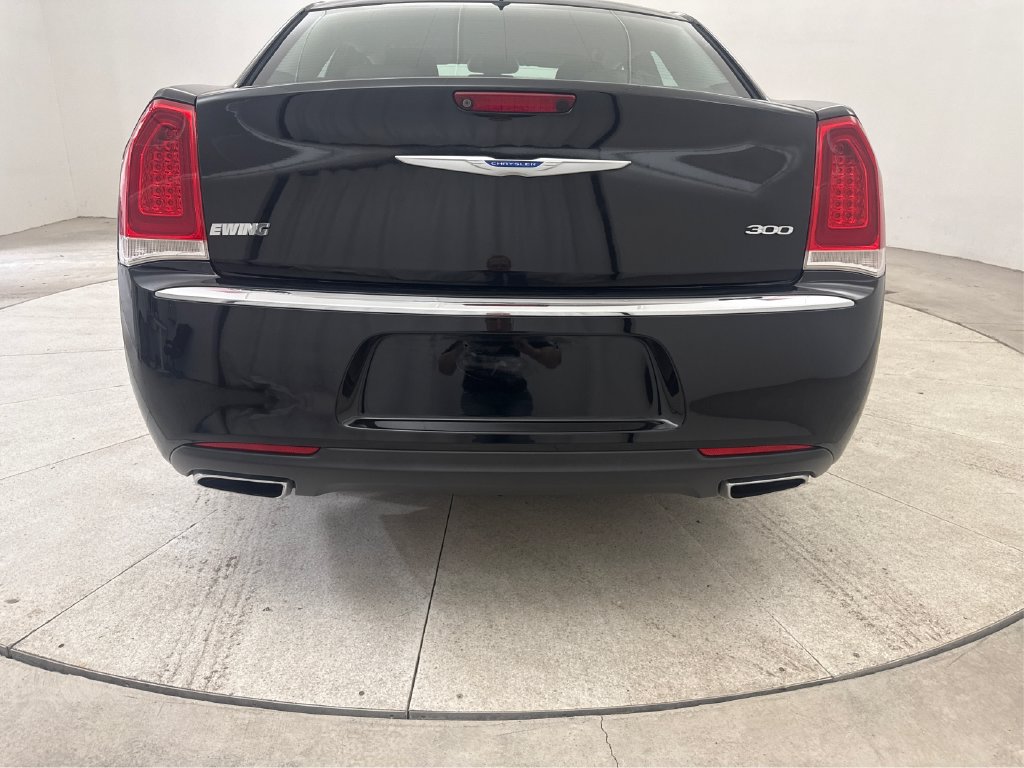 Used 2018 Chrysler 300 Touring RWD image 26