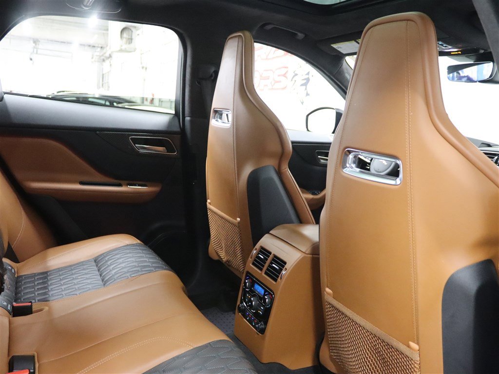 Used 2020 Jaguar F-PACE SVR image 17