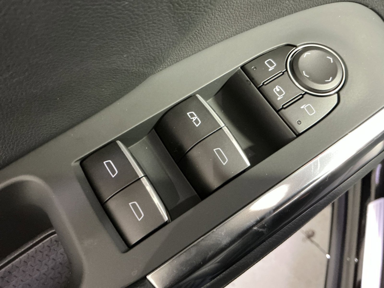 New 2026 Chevrolet Traverse RS w/ LPO, Floor Liner Package image 23