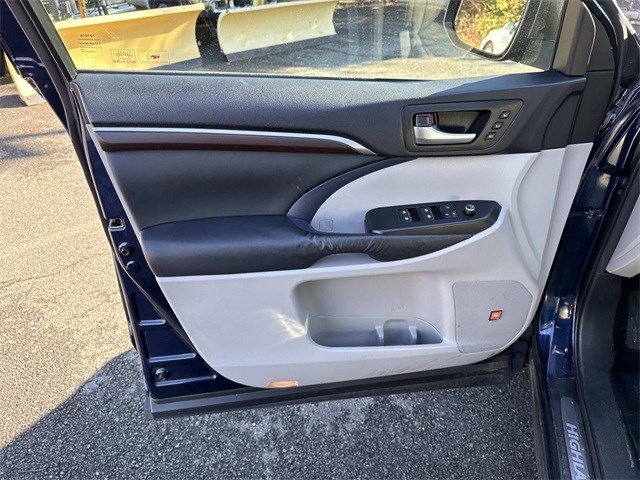 Used 2015 Toyota Highlander Limited image 13