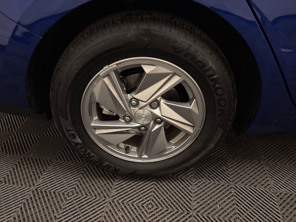 Certified 2025 Hyundai Elantra SE image 26