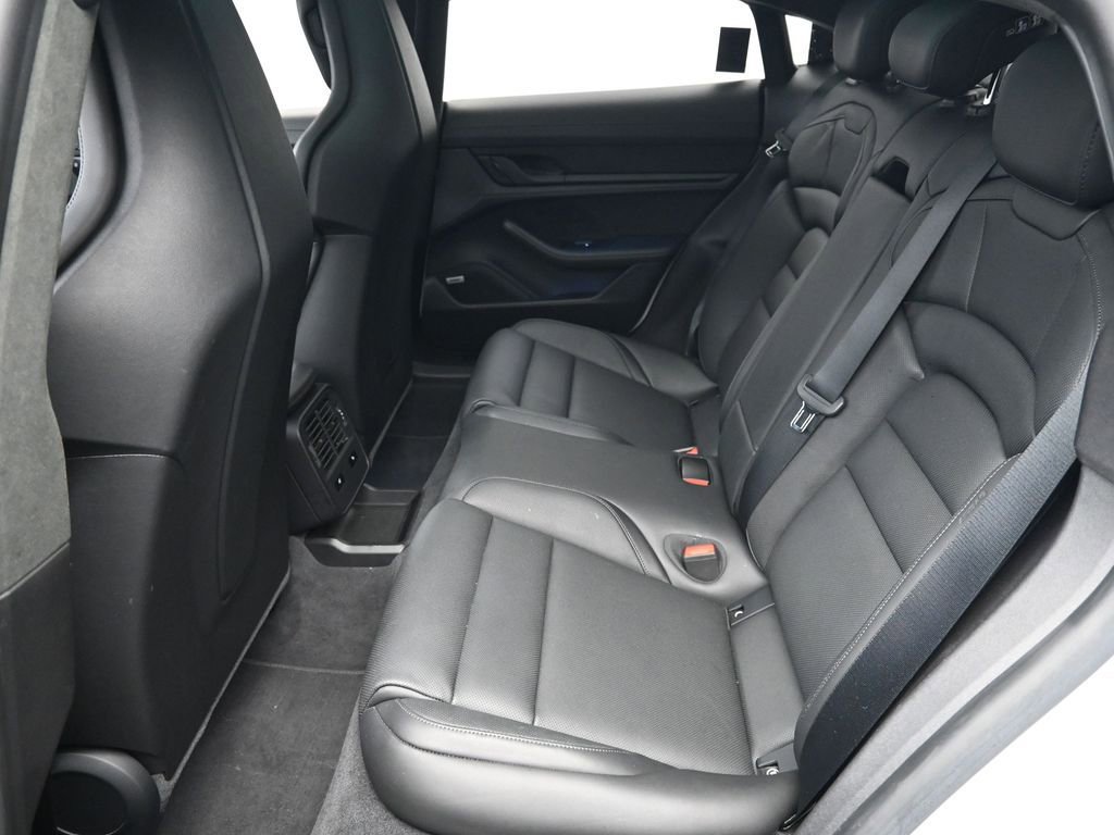 Certified 2022 Porsche Taycan GTS image 7