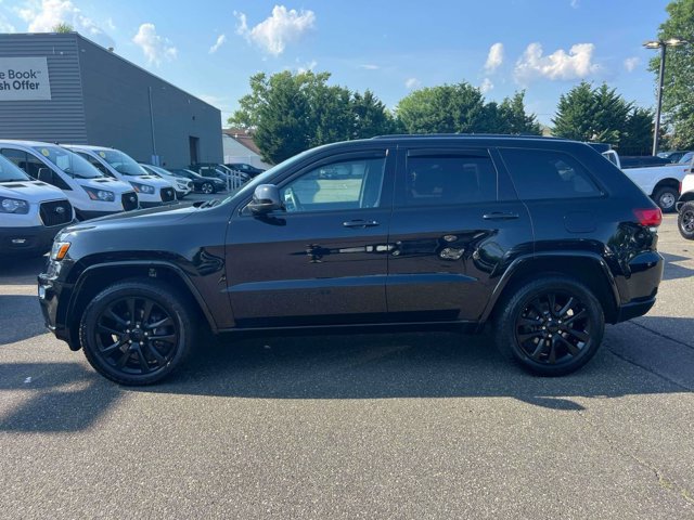 Used 2019 Jeep Grand Cherokee Altitude AWD/4WD image 9