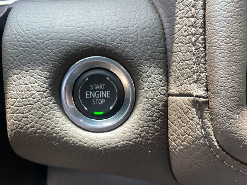 Used 2024 GMC Yukon XL Denali AWD/4WD image 27