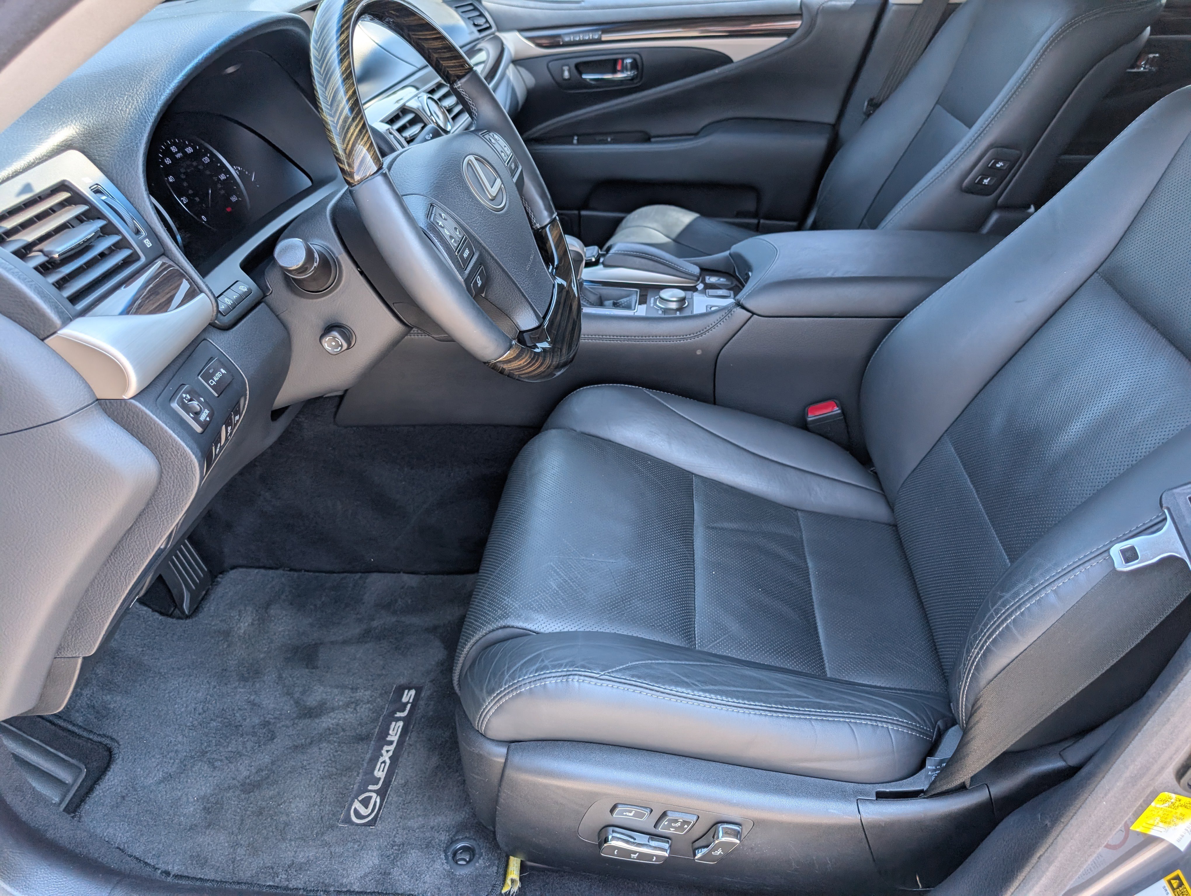 Used 2015 Lexus LS 460 image 9