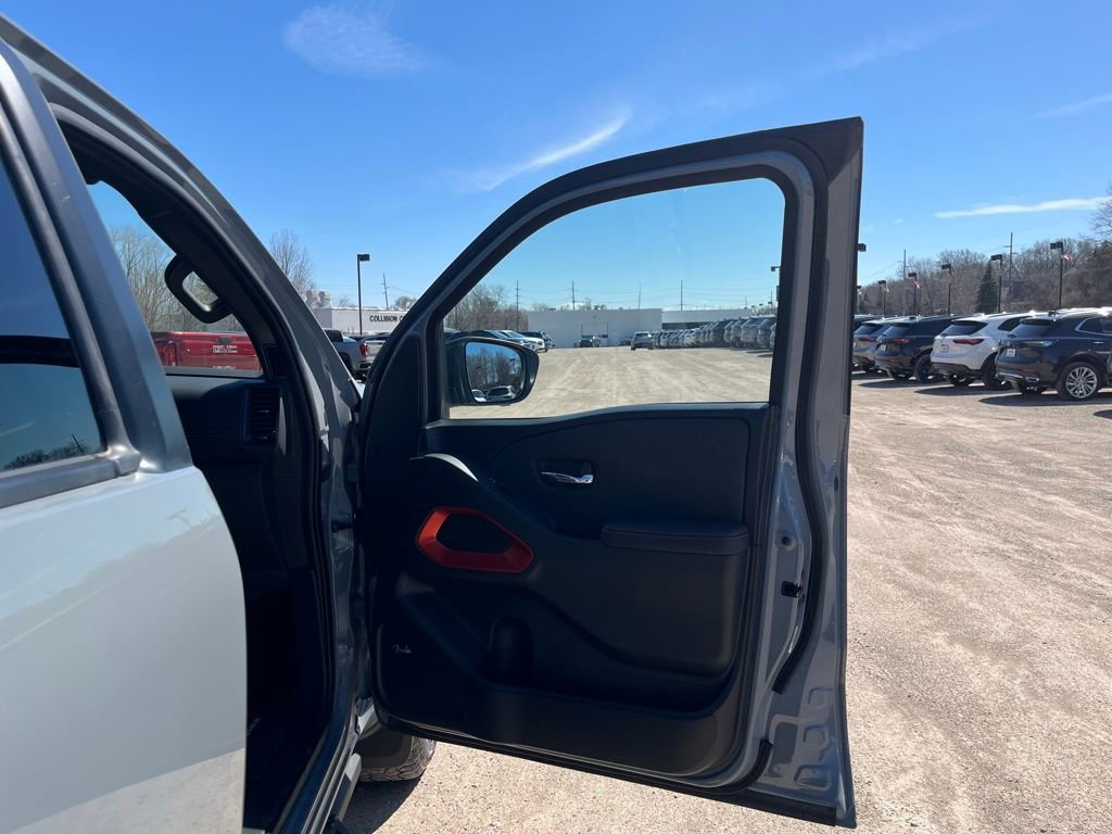 Used 2023 Nissan Frontier PRO-4X w/ Pro-4X Premium Package image 35